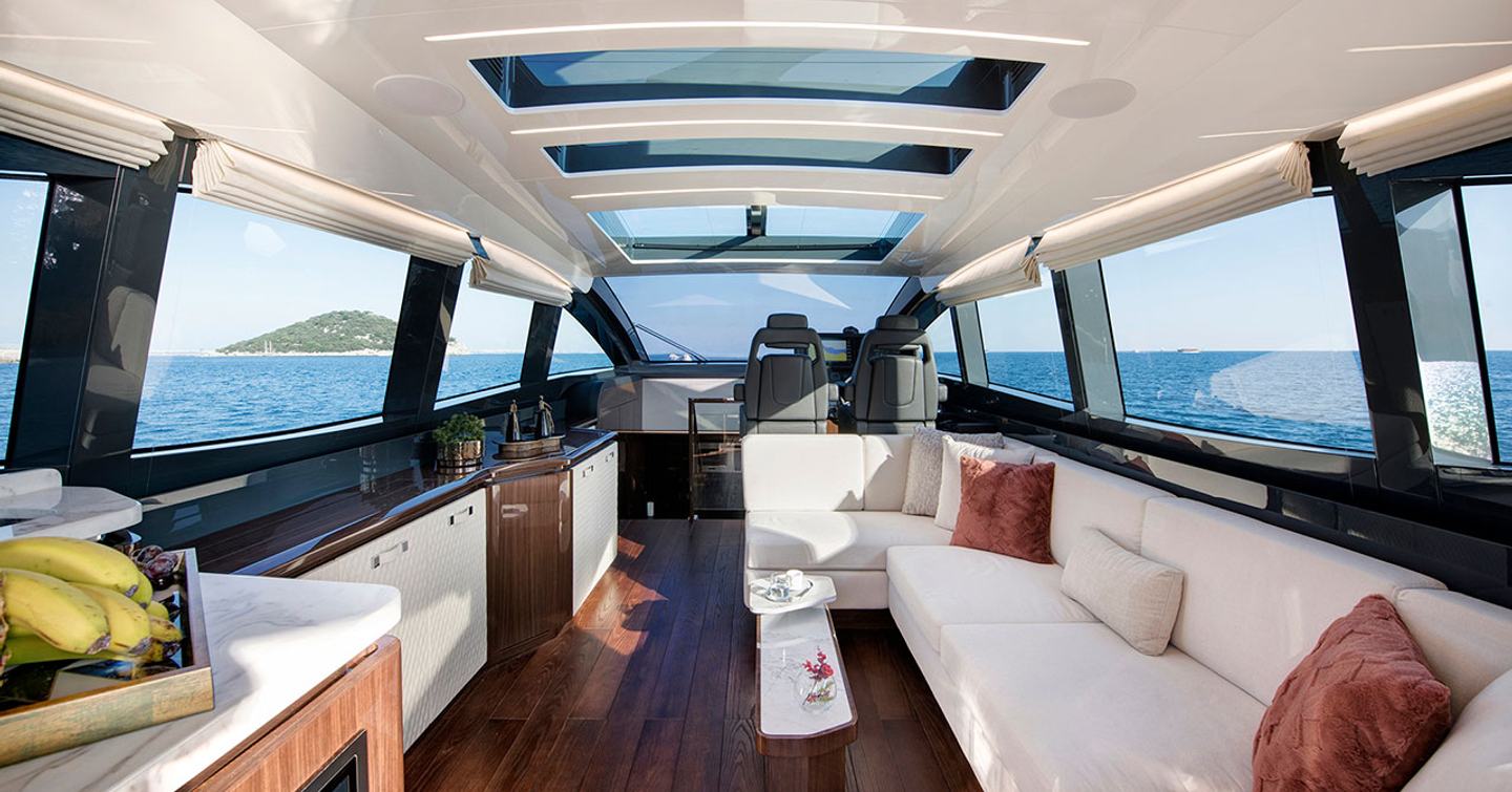 Lazzara-LSX67-Review-saloon