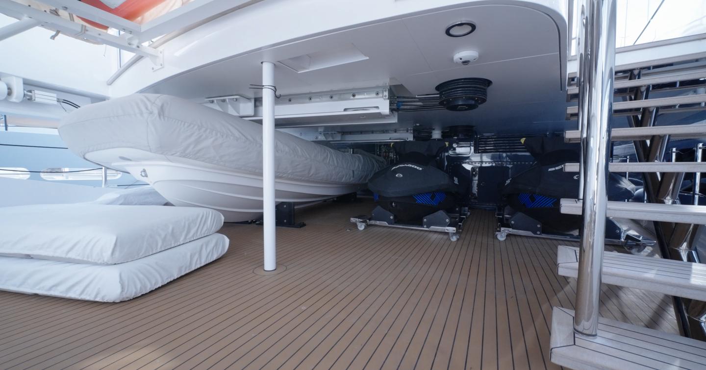 Benetti-B.Now-50M-Oasis-Alunya-tender-garage