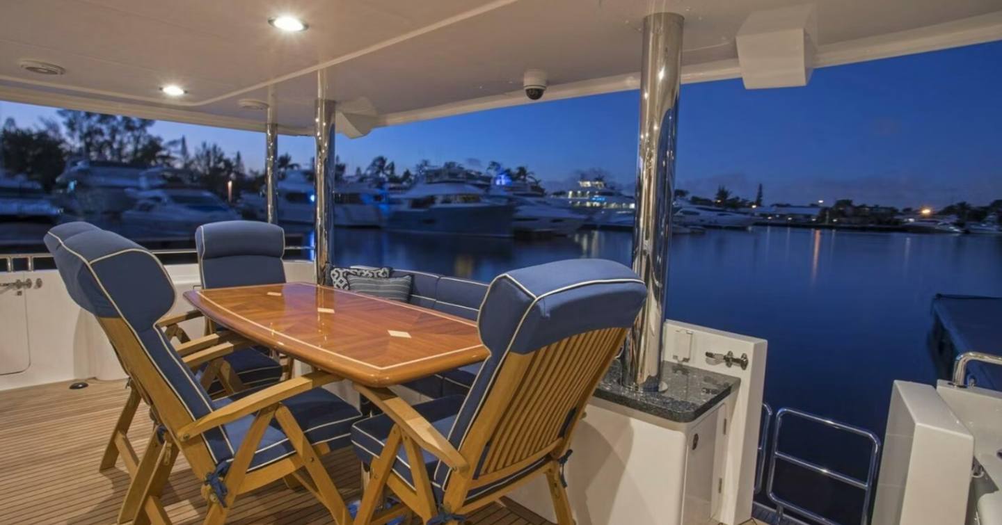 Motor Yacht Insignia aft dining area