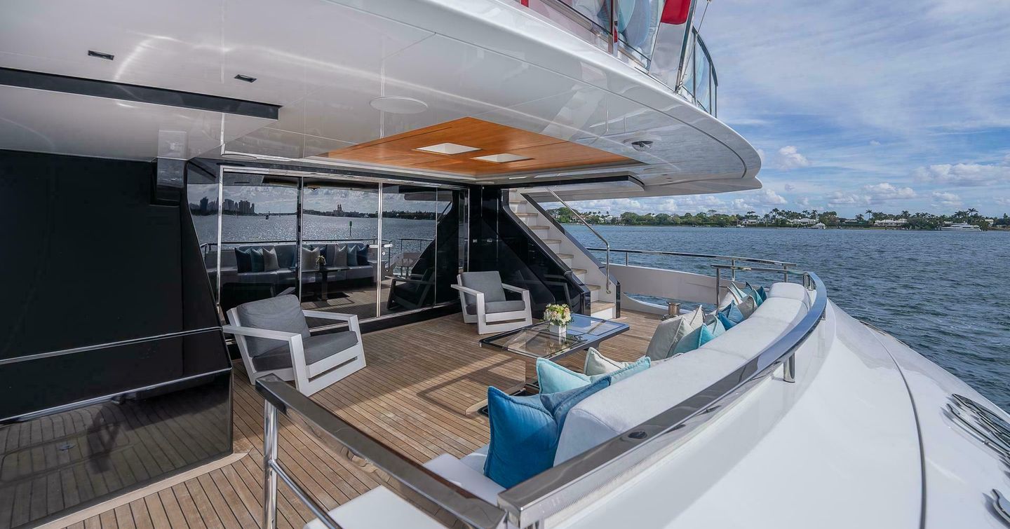 Superyacht Neverlands' beach club