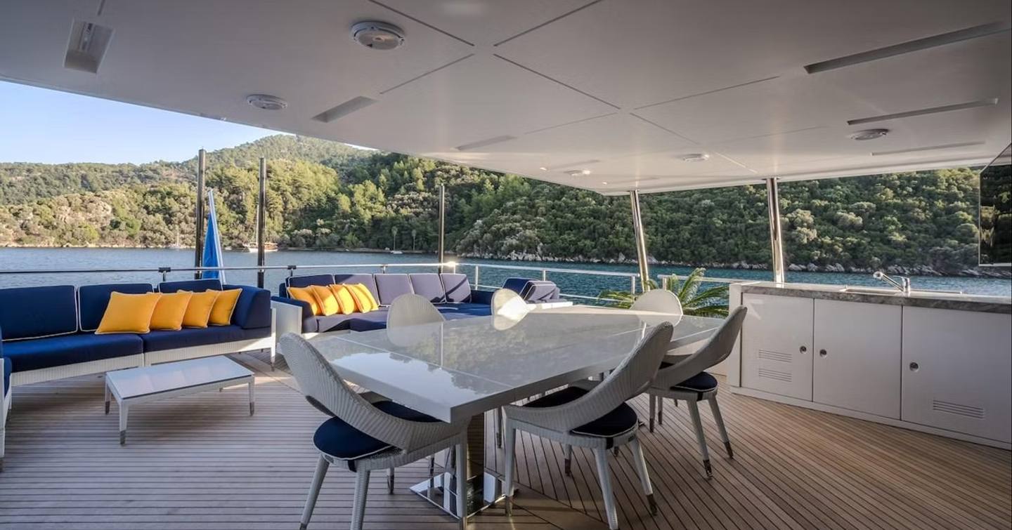 Superyacht Charisma aft outdoor dining table 