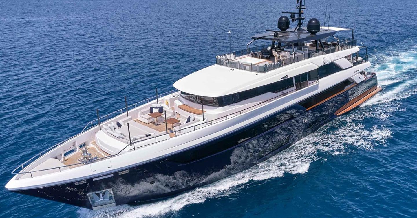 Custom-Line-Navetta-42-Review-running