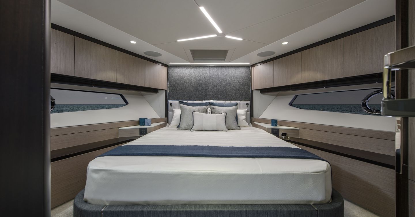 Sunseeker Manhattan 68 cabin