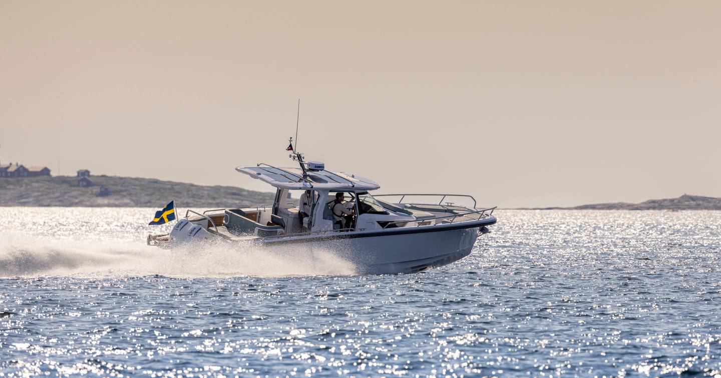 Nimbus Sport Tender 35 under way at speed 