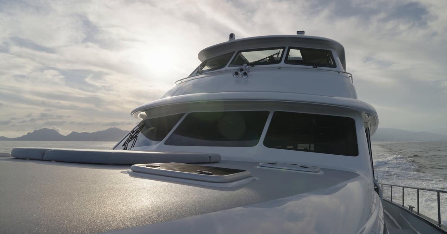 Grand-Banks-GB85-Skylounge-foredeck