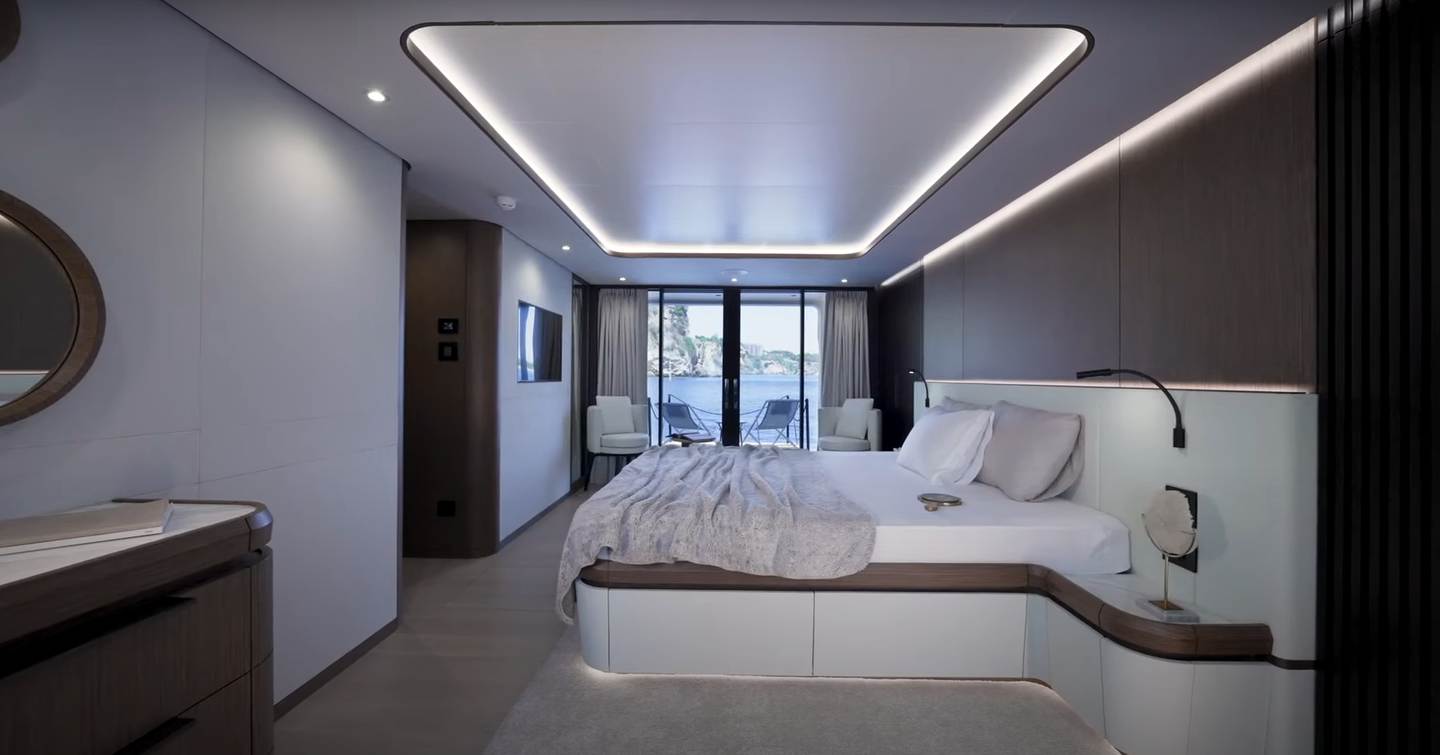 Lazzara LPC 300 Power Catamaran master cabin 
