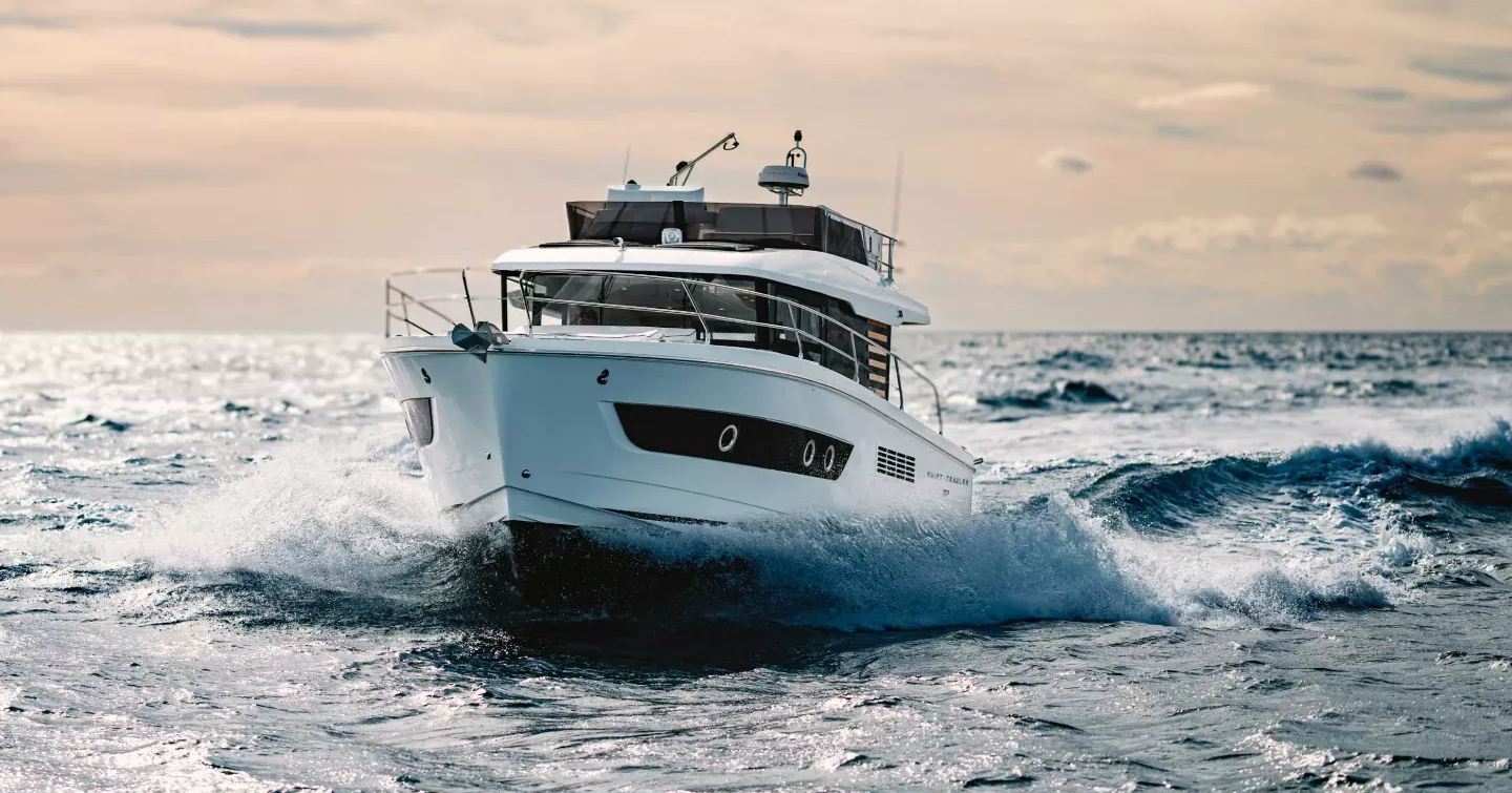 Beneteau Swift Trawler 37 Fly running at sea