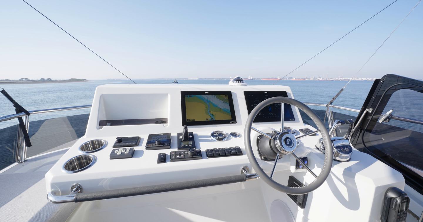 Beneteau-Swift-Trawler-54-Review-upper-helm-dashboard