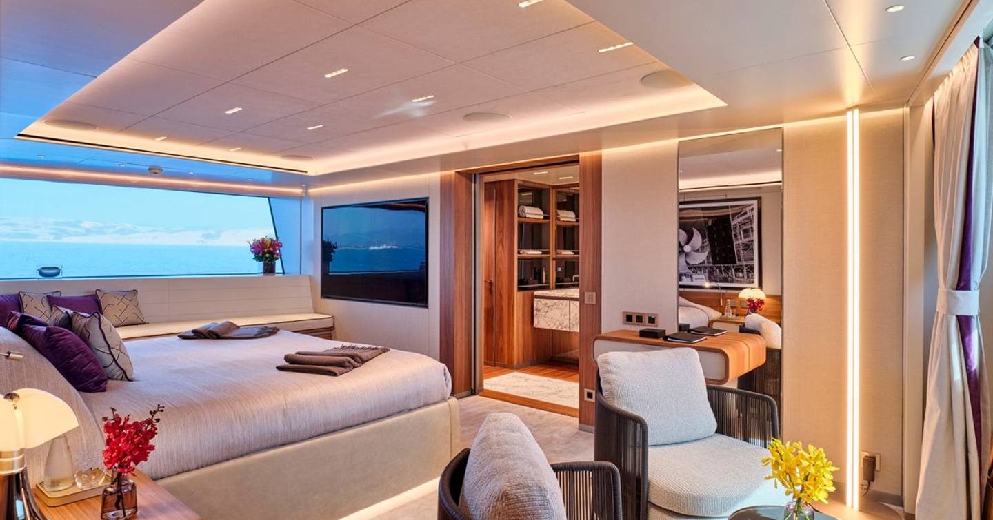 Superyacht Para Bellum master cabin 