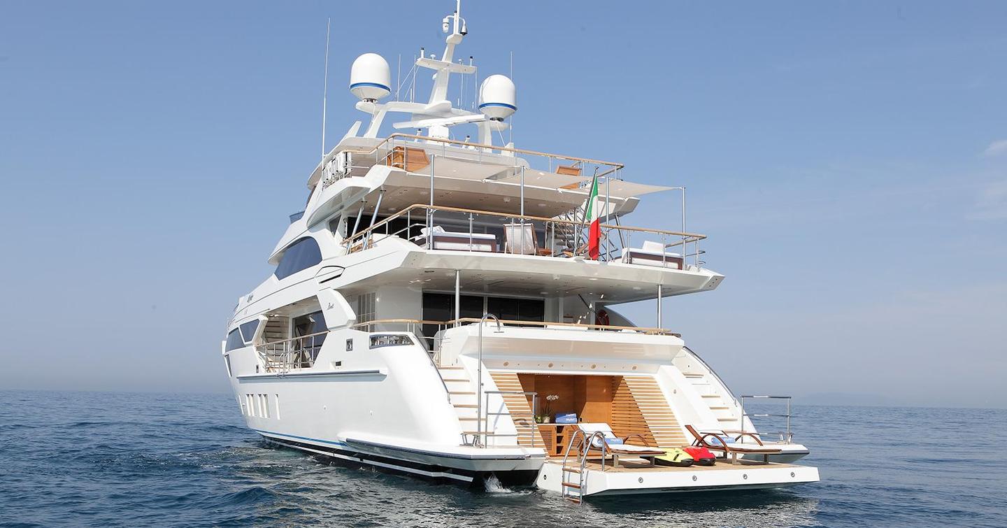 Superyacht Inspiration beach club