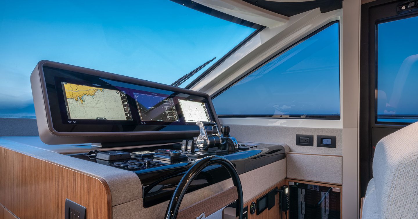 Ferretti 670 helm station with pillarless windscreen