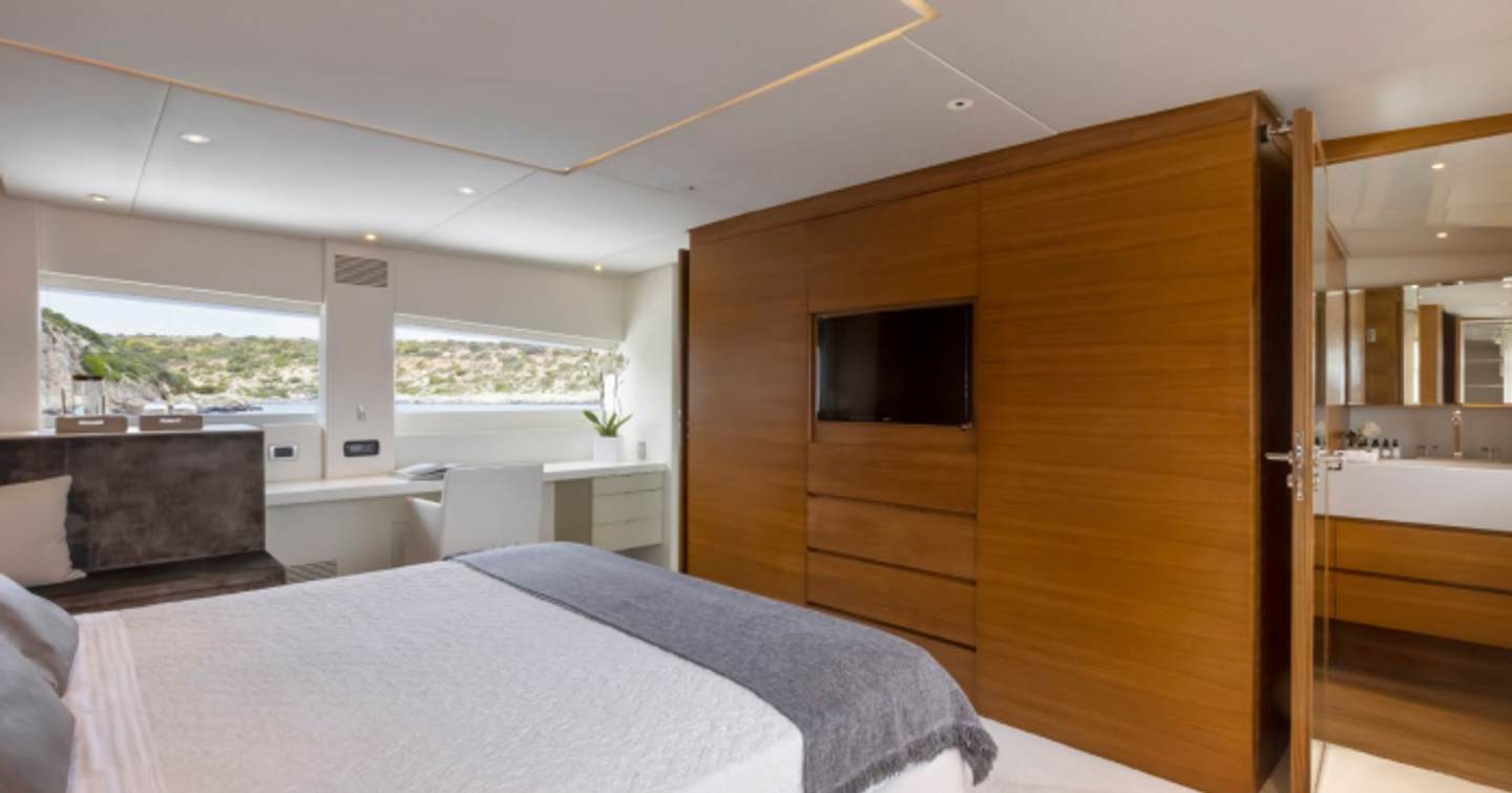 Motor Yacht Tropicana main bedroom