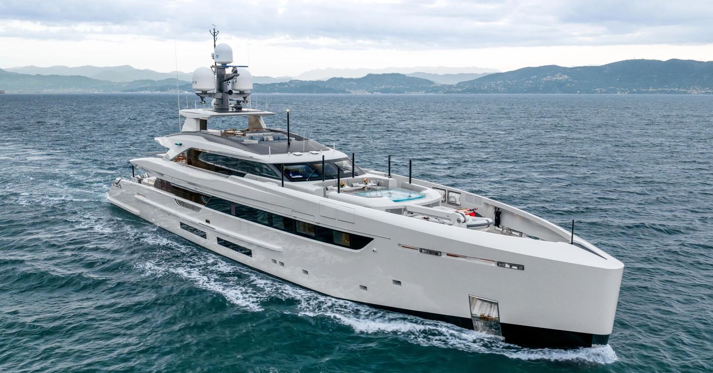 Tankoa superyacht Kinda underway bow view 