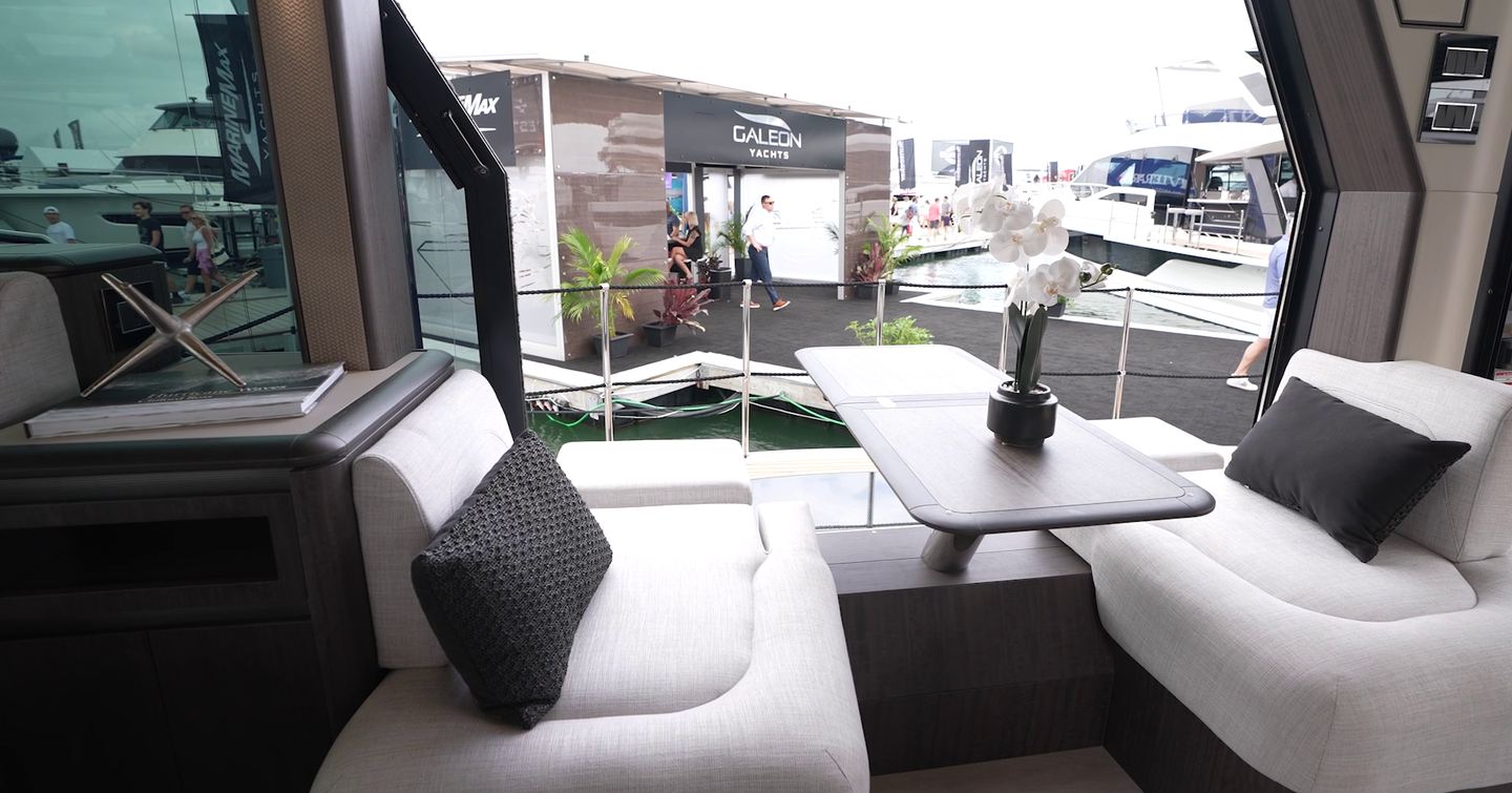 Galeon 560 Fly main deck balcony seating 