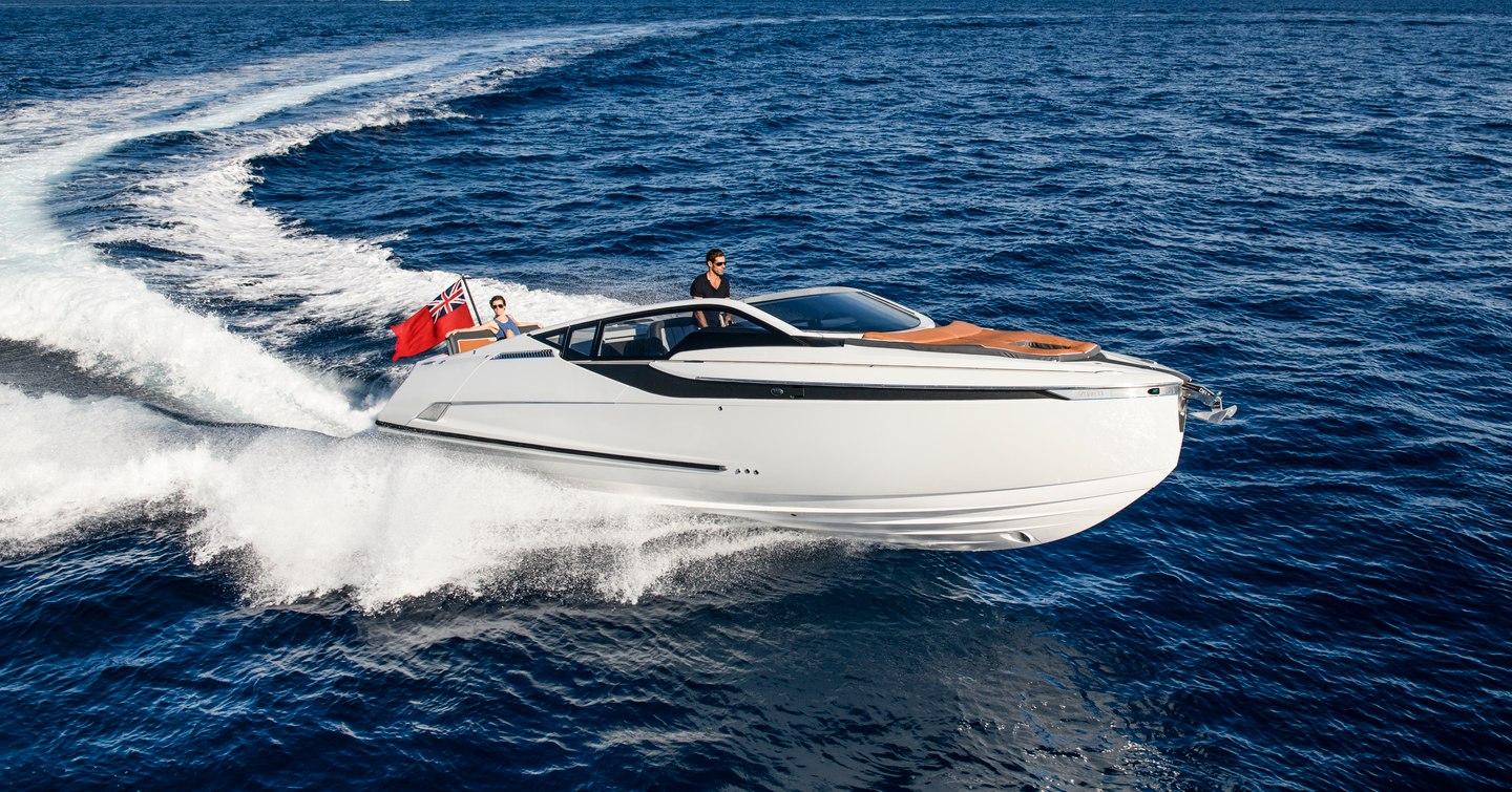 Fairline F//LINE 33 underway, surrounded by sea