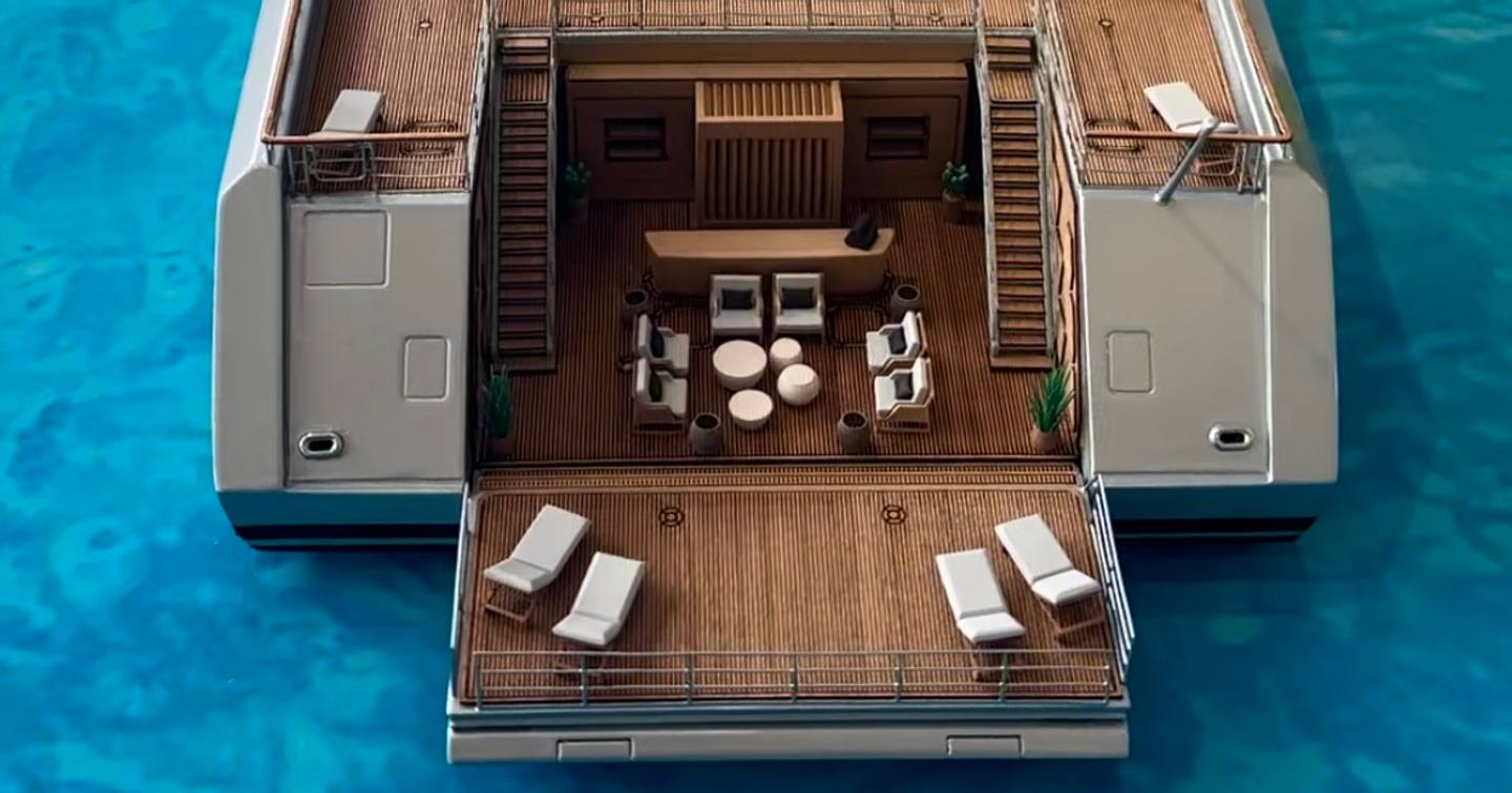 superyacht DRAGONFLY model aft with lounging area and beach deck