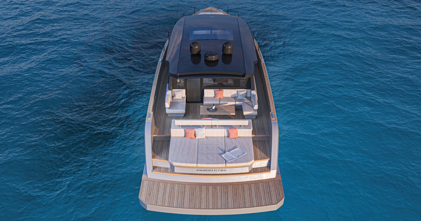 Pardo GT65 motor yacht stern view of deck