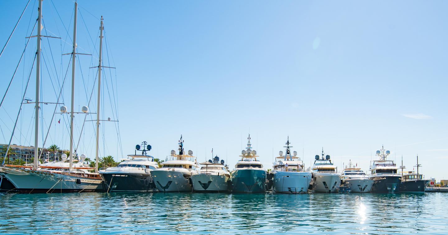 Row of yachts next to each other at Port Canto