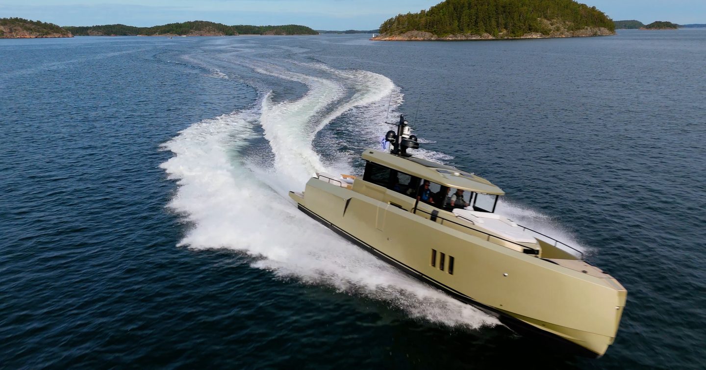 XO-Boats-EXPLR-44-Review-running-side