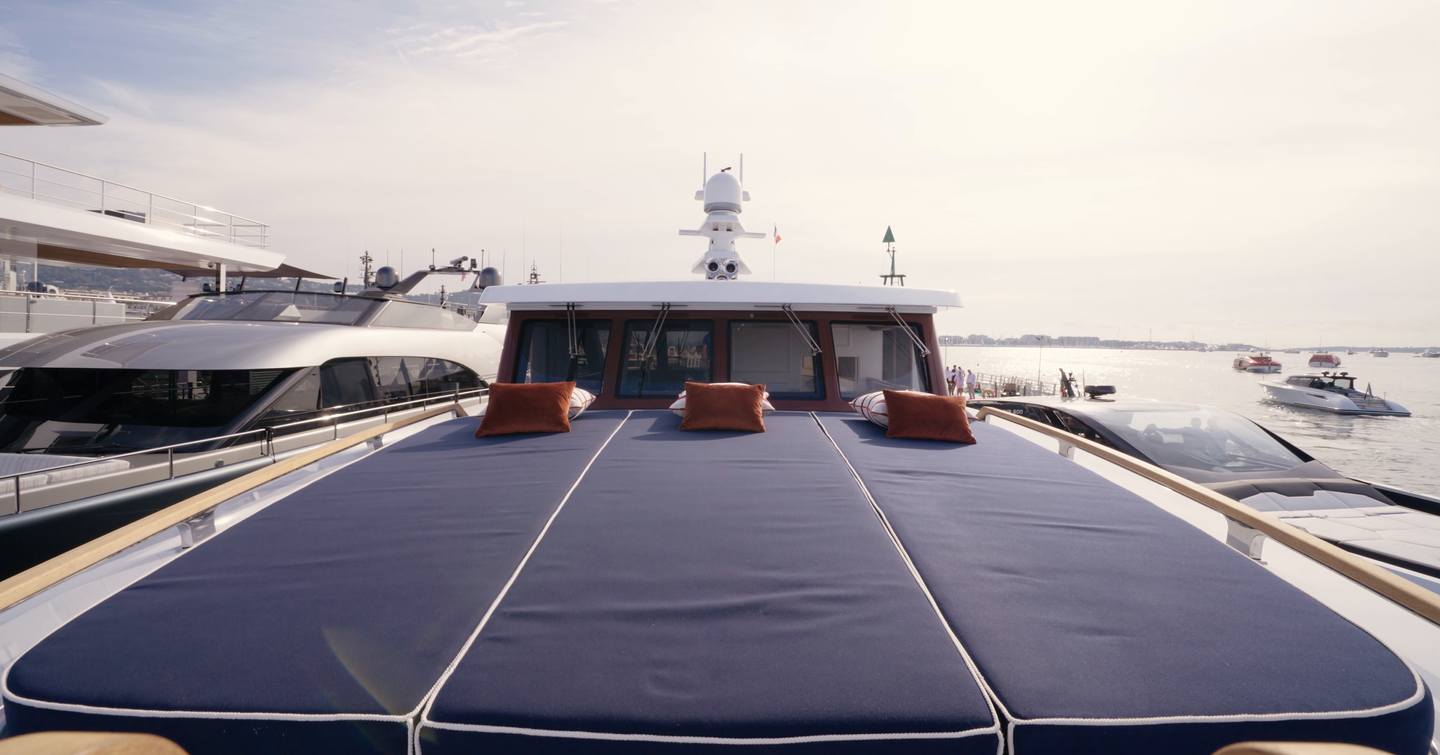 Picchiotti-Gentlemans-24-Review-foredeck-sunpads