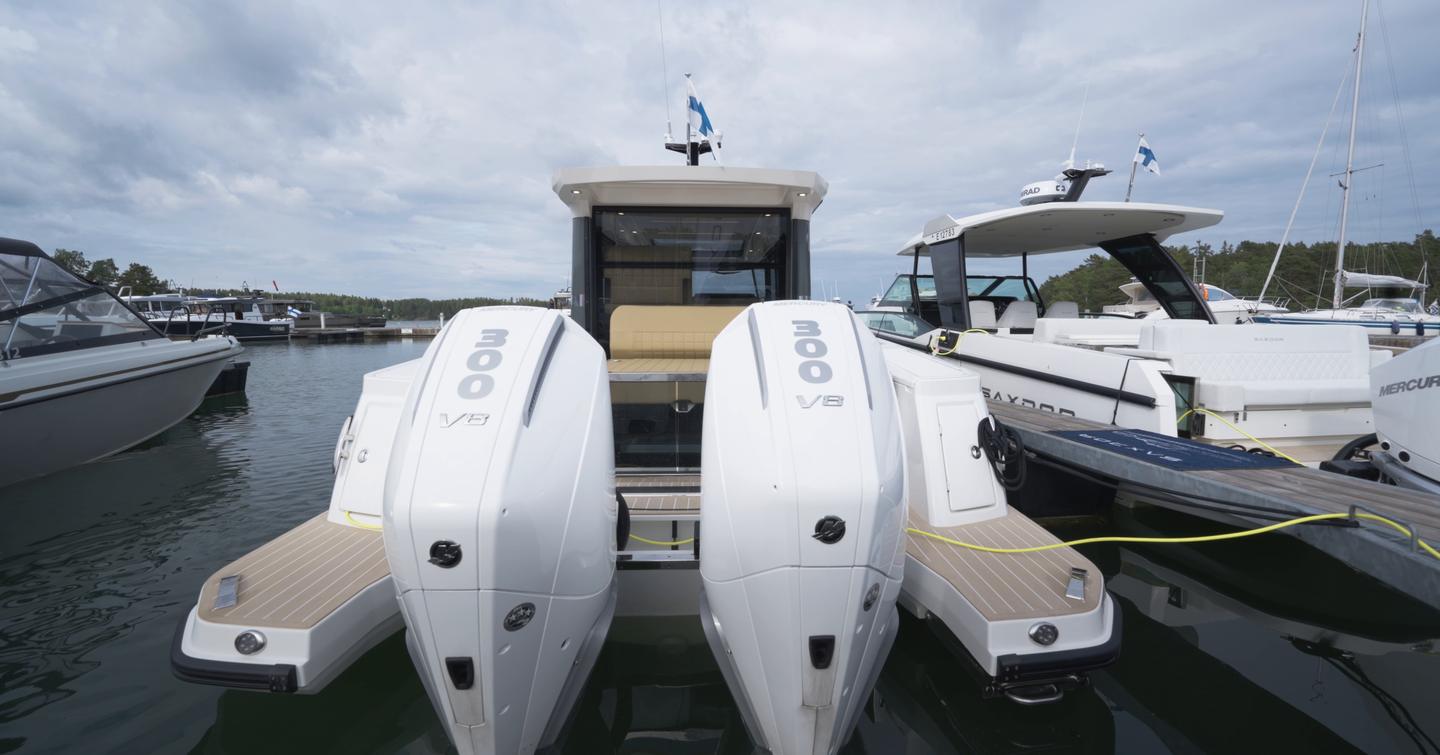 Saxdor-340-GTWA-Review-outboard-engines