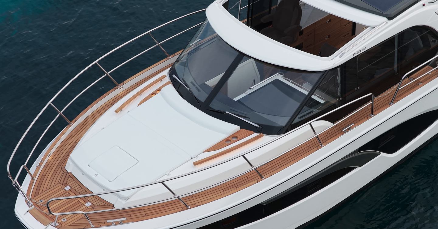 Marex-390-Review-foredeck