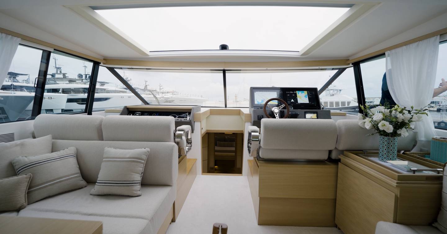 Delta-Powerboats-72-Review-saloon