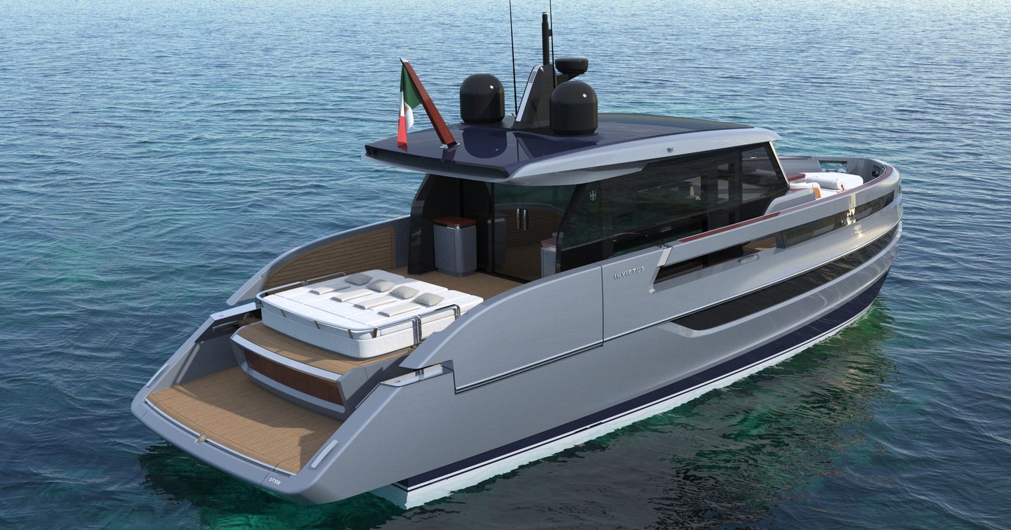 Stern view of Invictus Yachts ST550 Boat making way through a flat sea