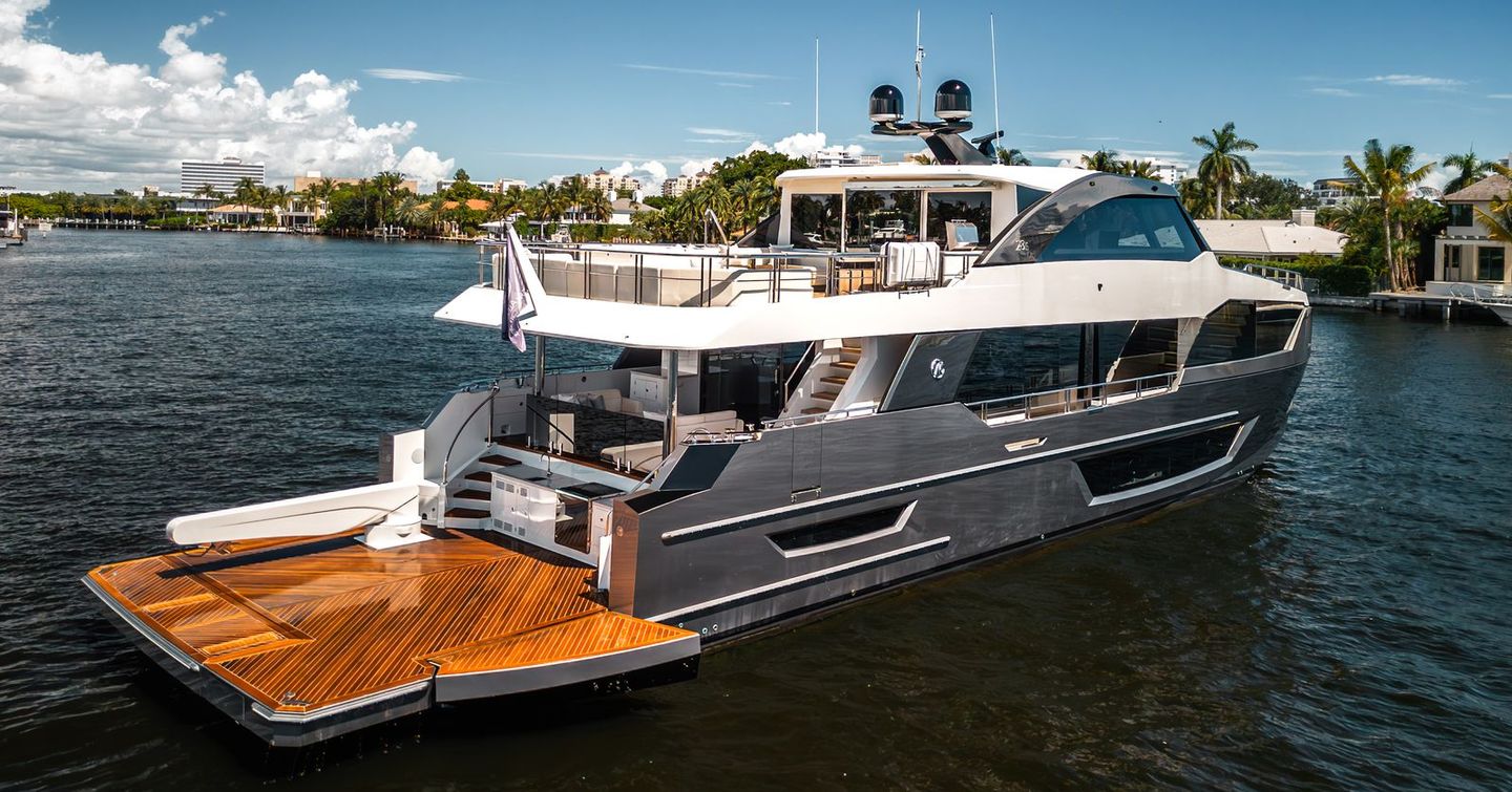 Ocean Alexander 28E motor yacht at anchor with fold out beach club 