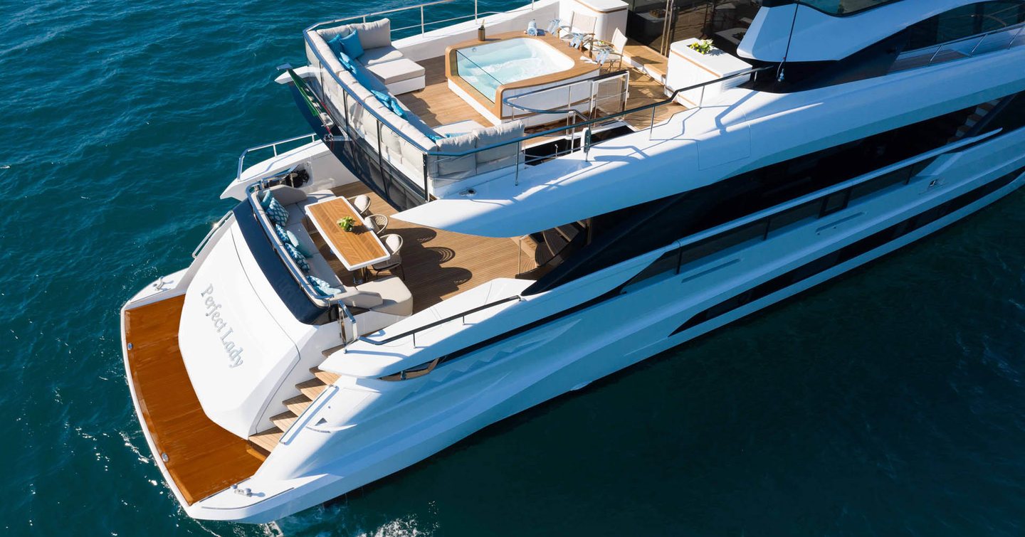 Mangusta GranSport 33 motor yacht stern with alfresco dining and jacuzzi