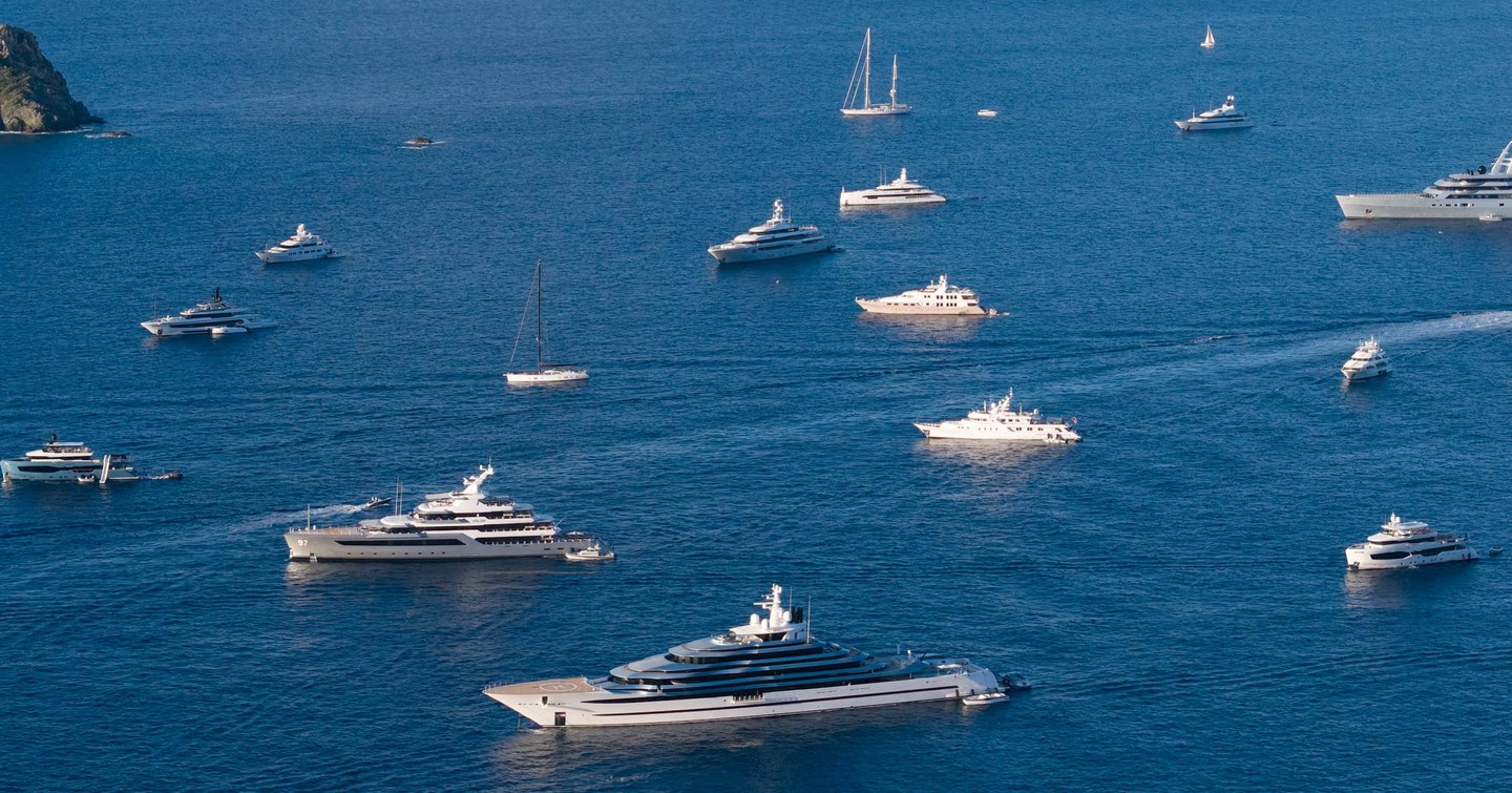 Motor Yacht KOAS and Valour in St Barts for NYE
