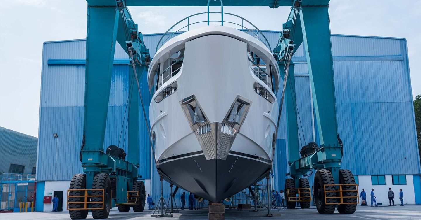 Third Majesty 100 Terrace motor yacht foredeck 