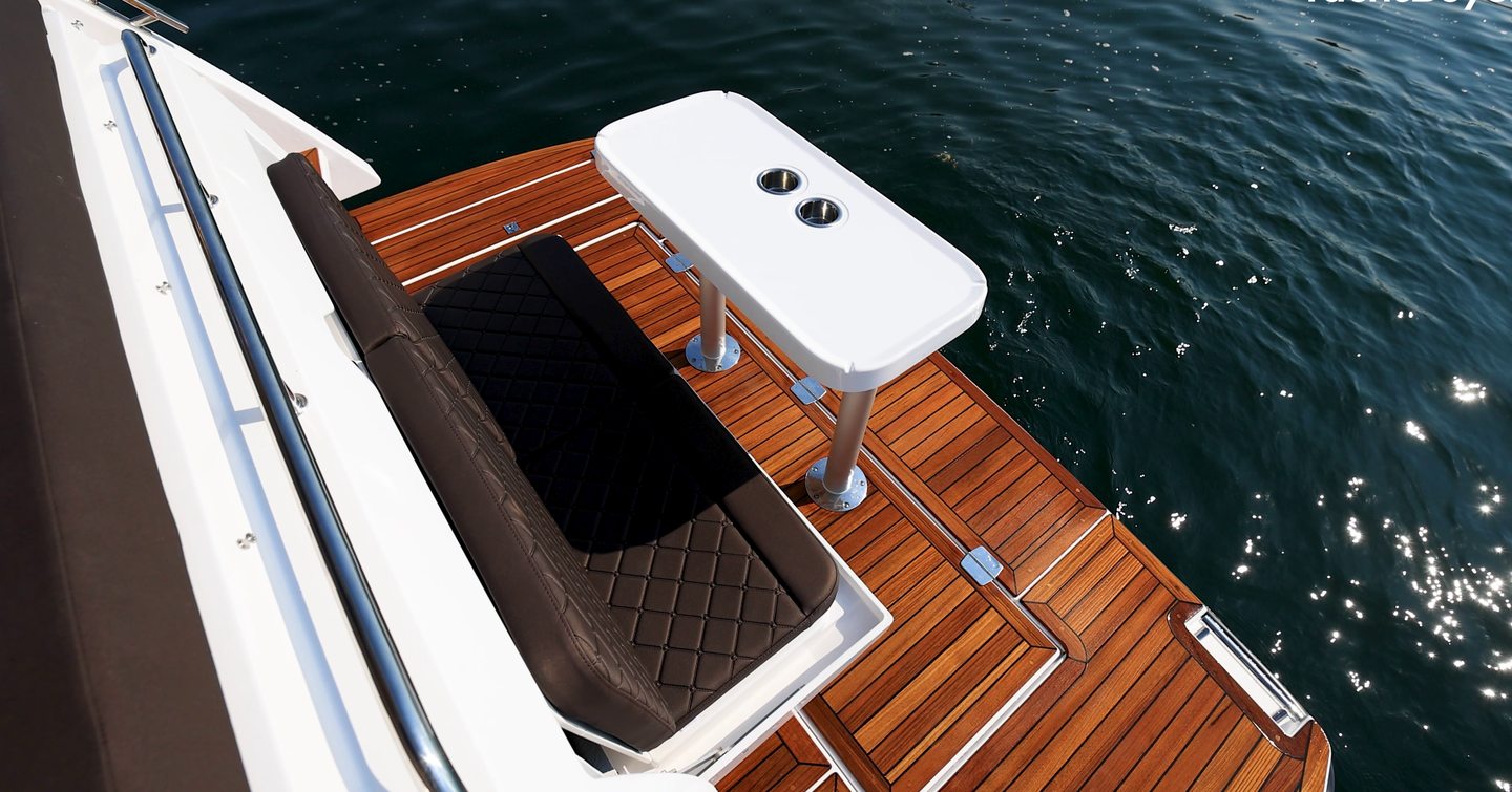 Aquador-300HT-Review-aft-platform-table