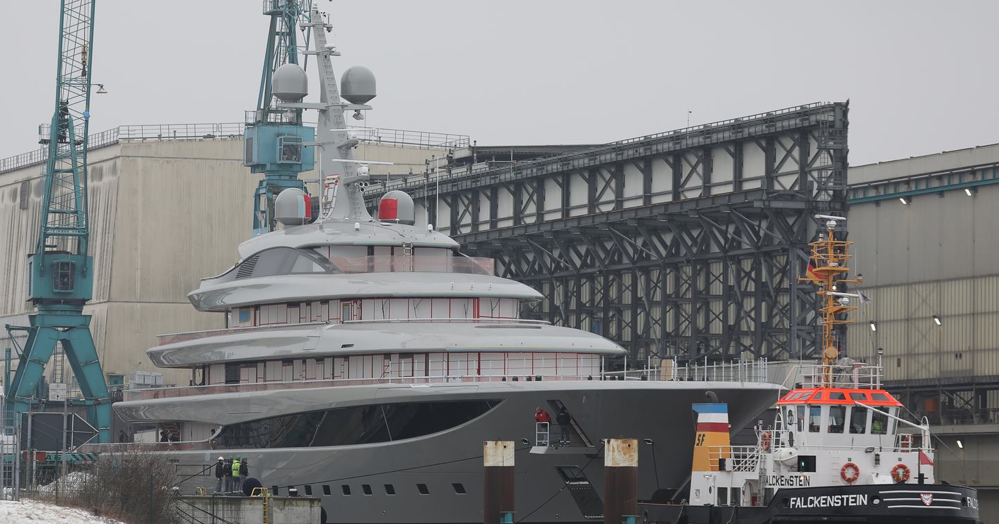 Lürssen superyacht Nixie under construction front profile 
