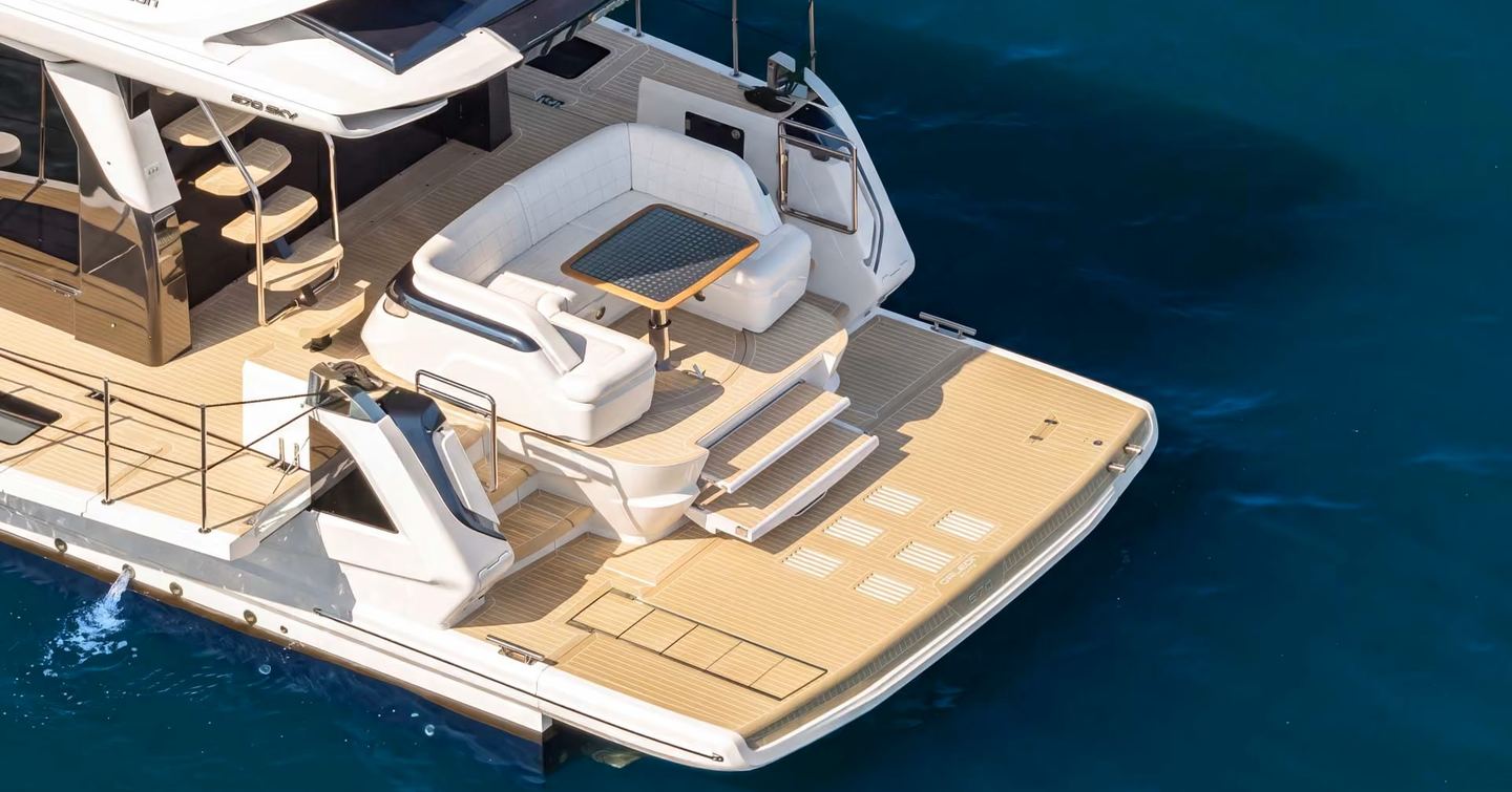 Galeon 570 SKY Motor Yacht stern with U-shaped seating