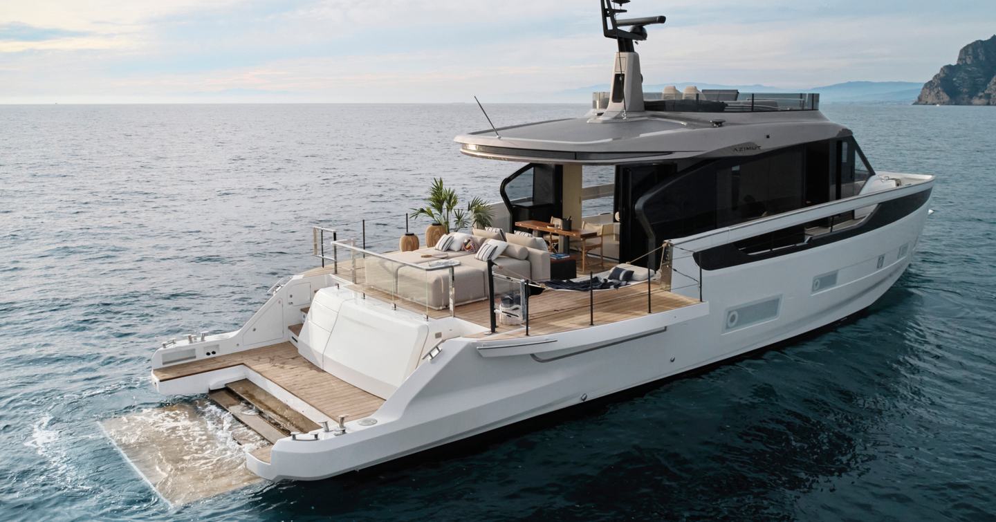 Azimut Seadeck 7 motor yacht at anchor with extended aft fun island