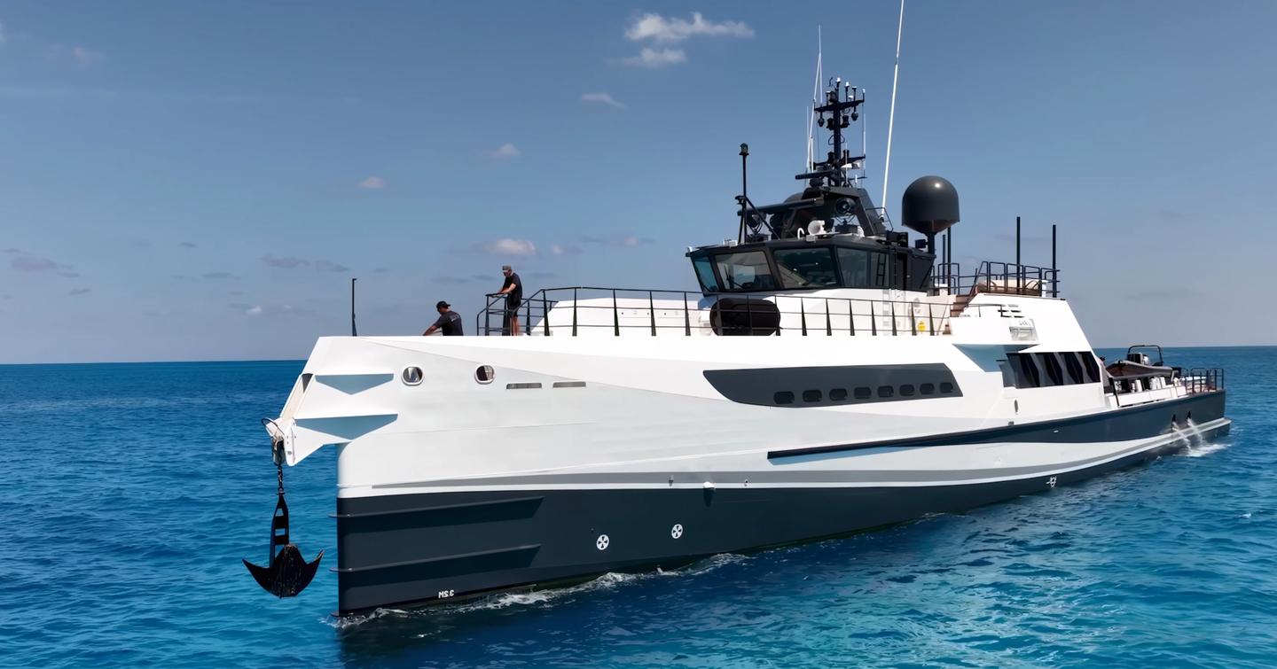 Damen-YS5009-motor-yacht-Axis-axe-bow-hull