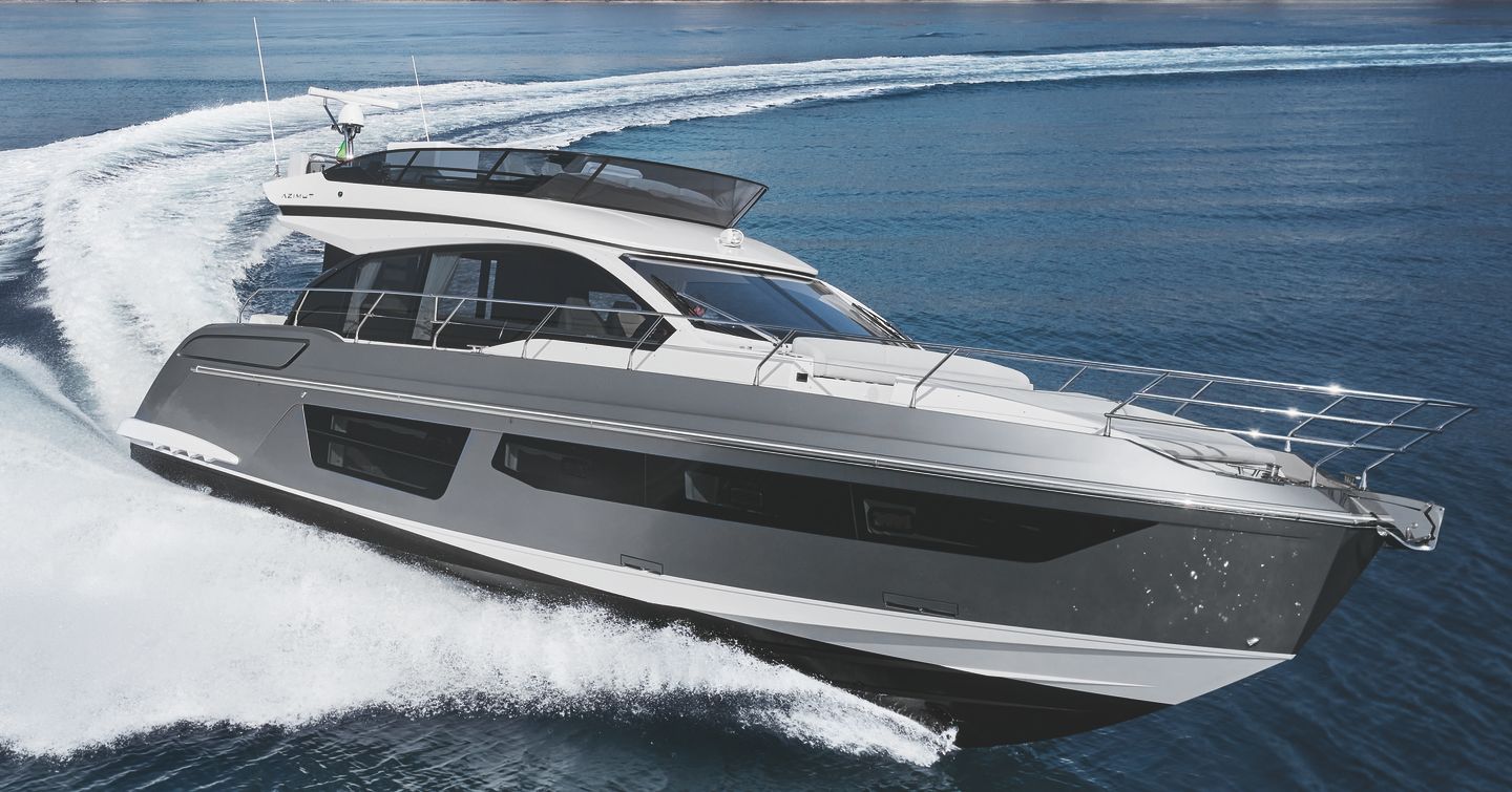 Azimut Fly 53 motor yacht under way 