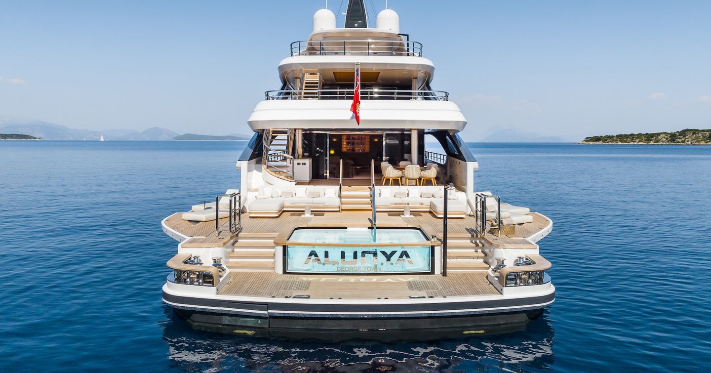 Benetti-B.Now-50M-Oasis-Alunya-aft-view