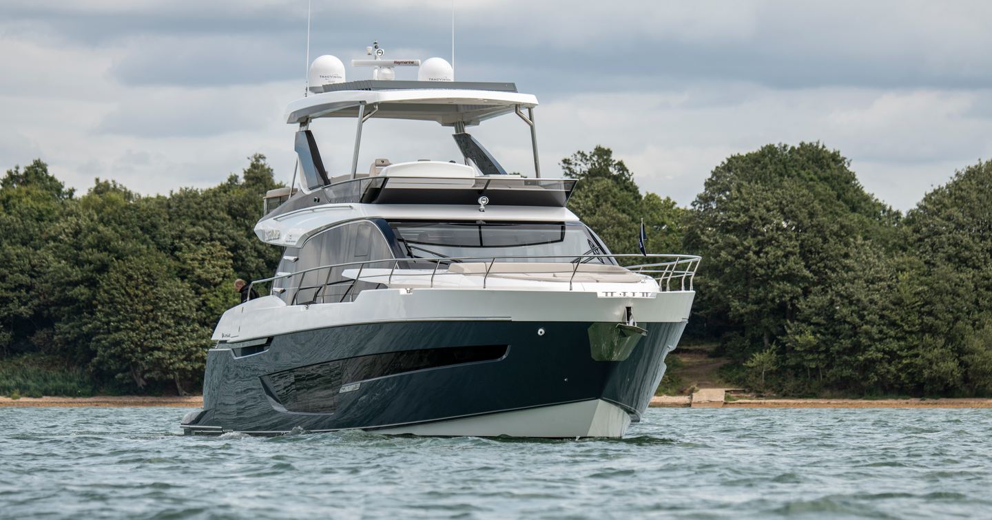 Fairline Squadron 68 exterior