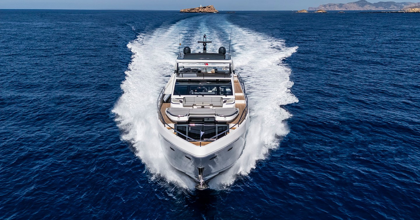 Forward facing view of Pearl 82 running