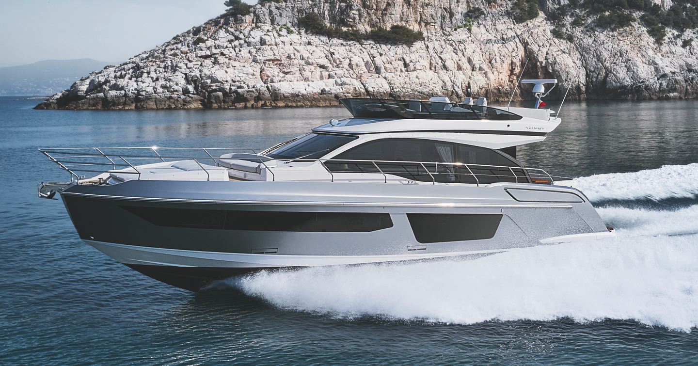 Azimut Fly 53 motor yacht under way 