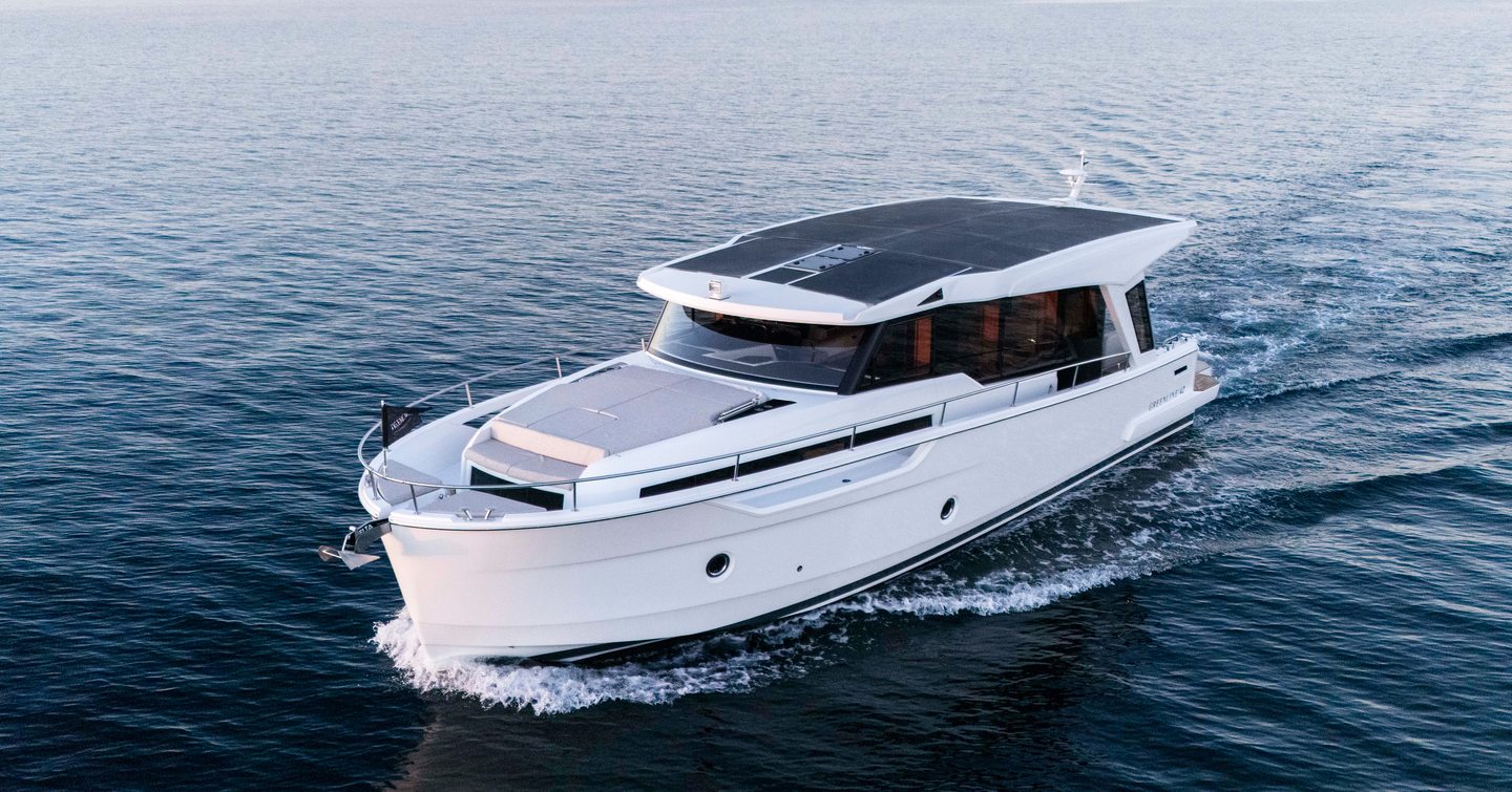 Greenline 42 motor yacht under way 