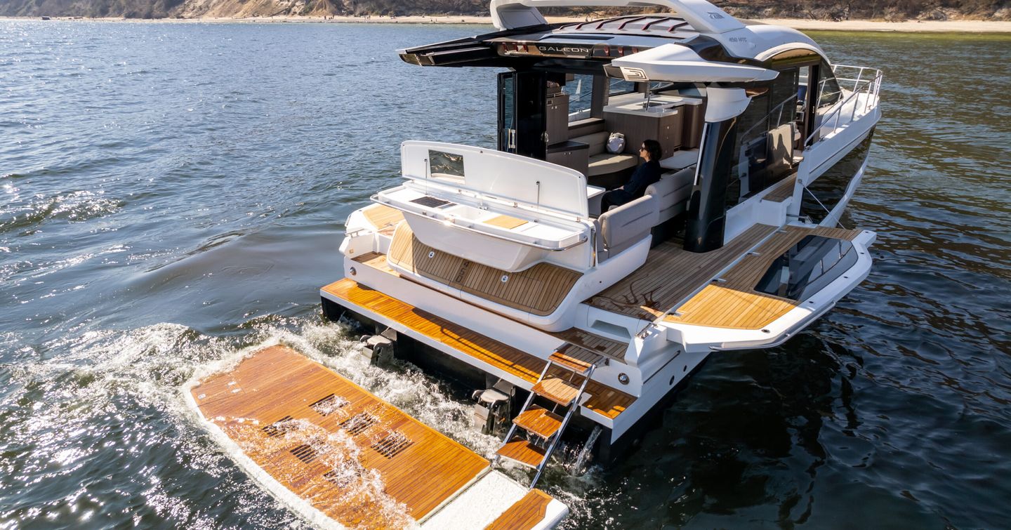 Galeon-450-HTC-swim-platform