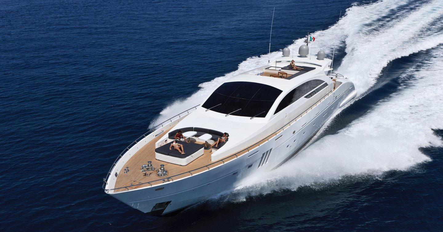 Yacht underway at speed 