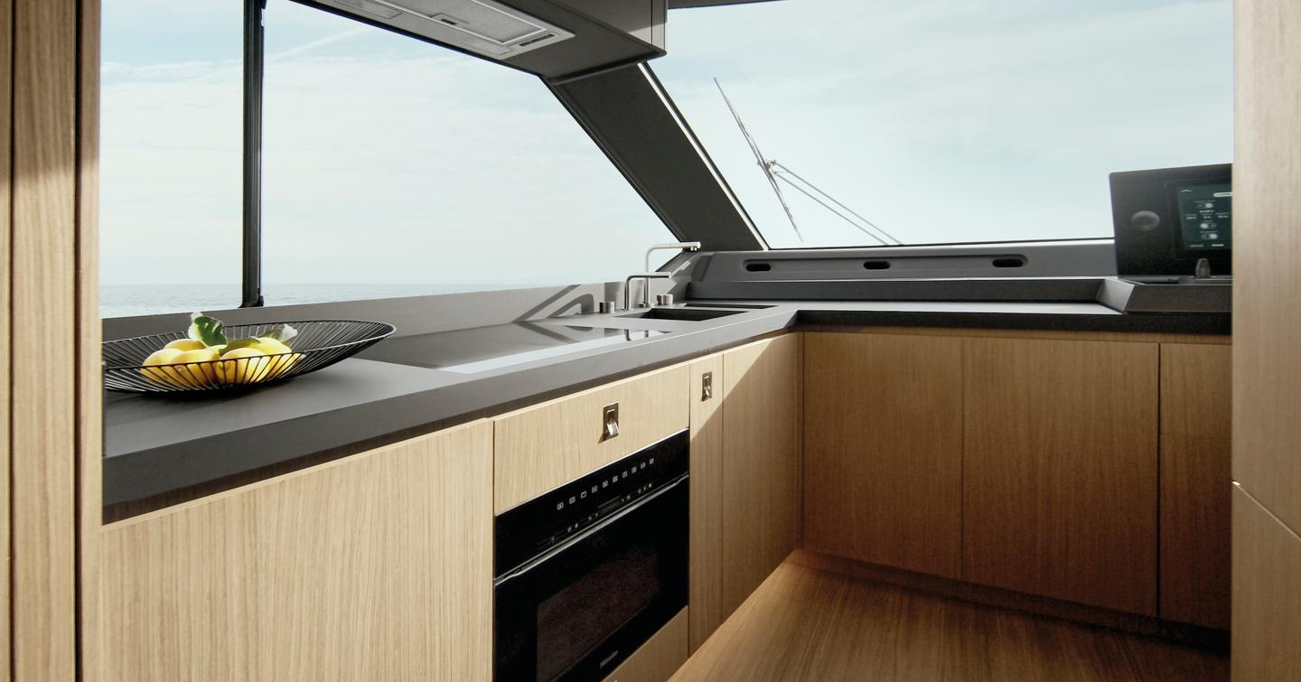 Azimut-Seadeck-7-galley