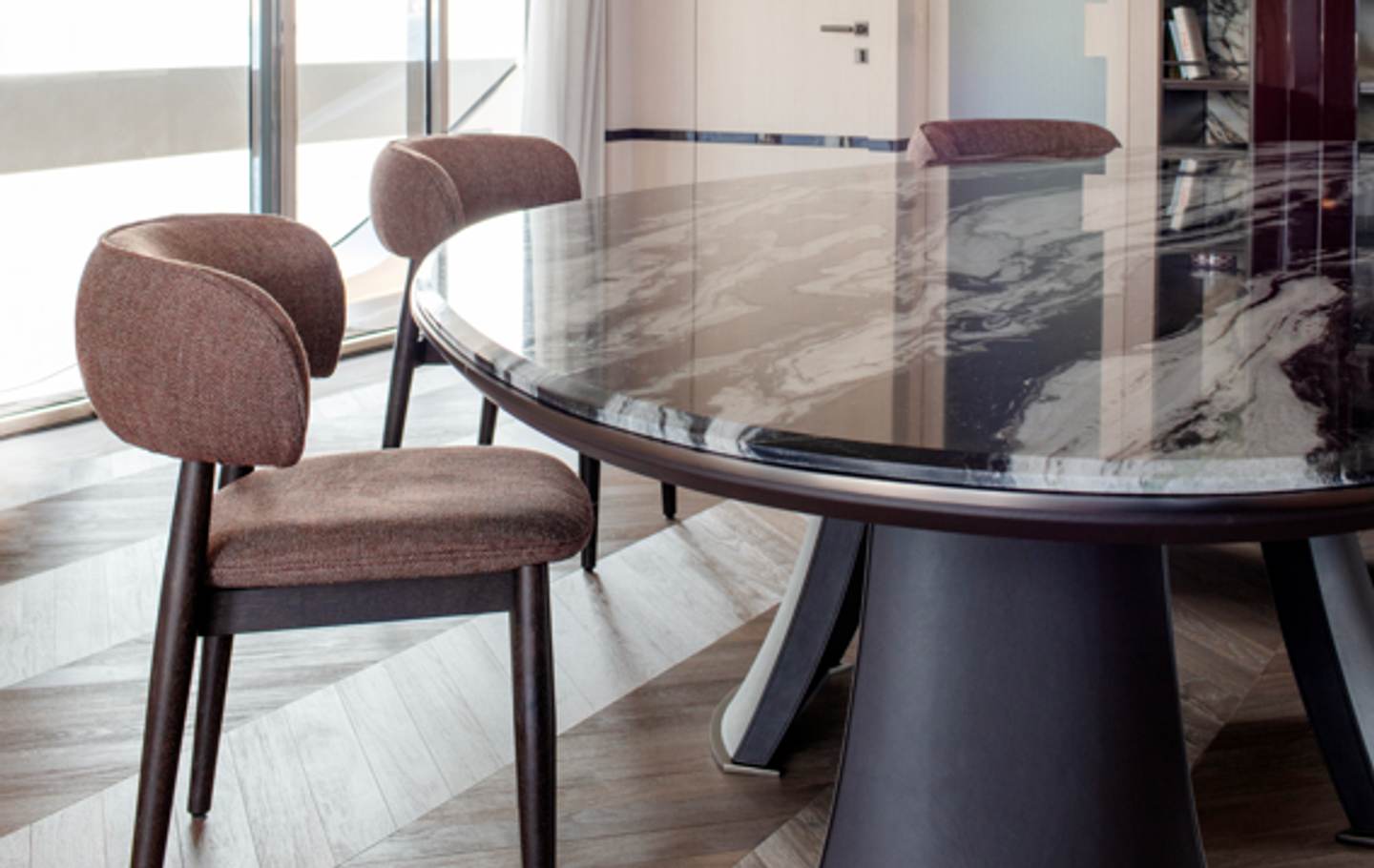 The custom panda marble table onboard FRETTE is spectacular, featuring huge black and white veins, hence the name.