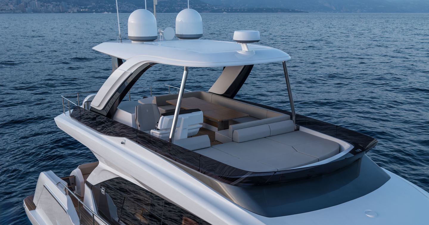 The Ferretti 670 flybridge features comfortable seating