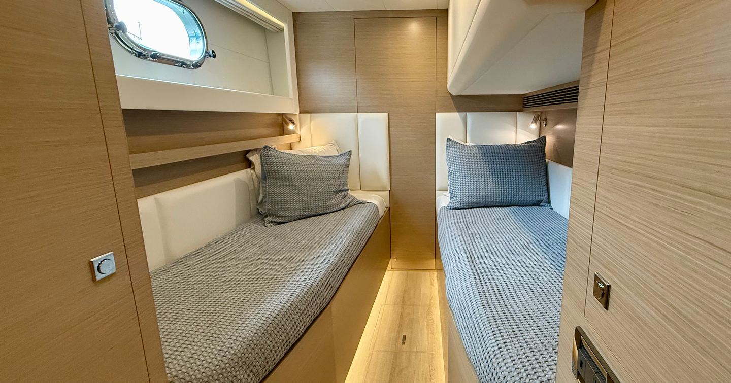 Horizon-PC60-twin-cabin