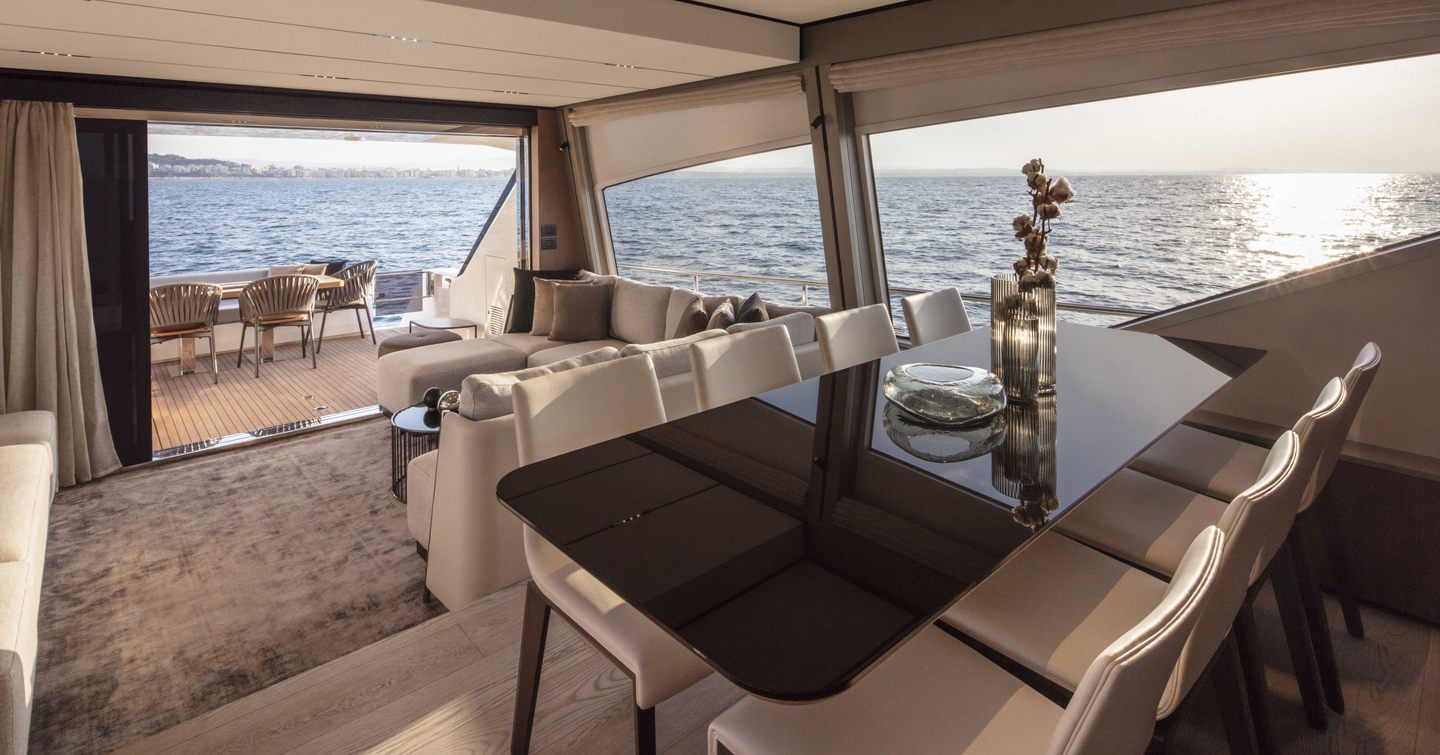 ferretti 720 salon